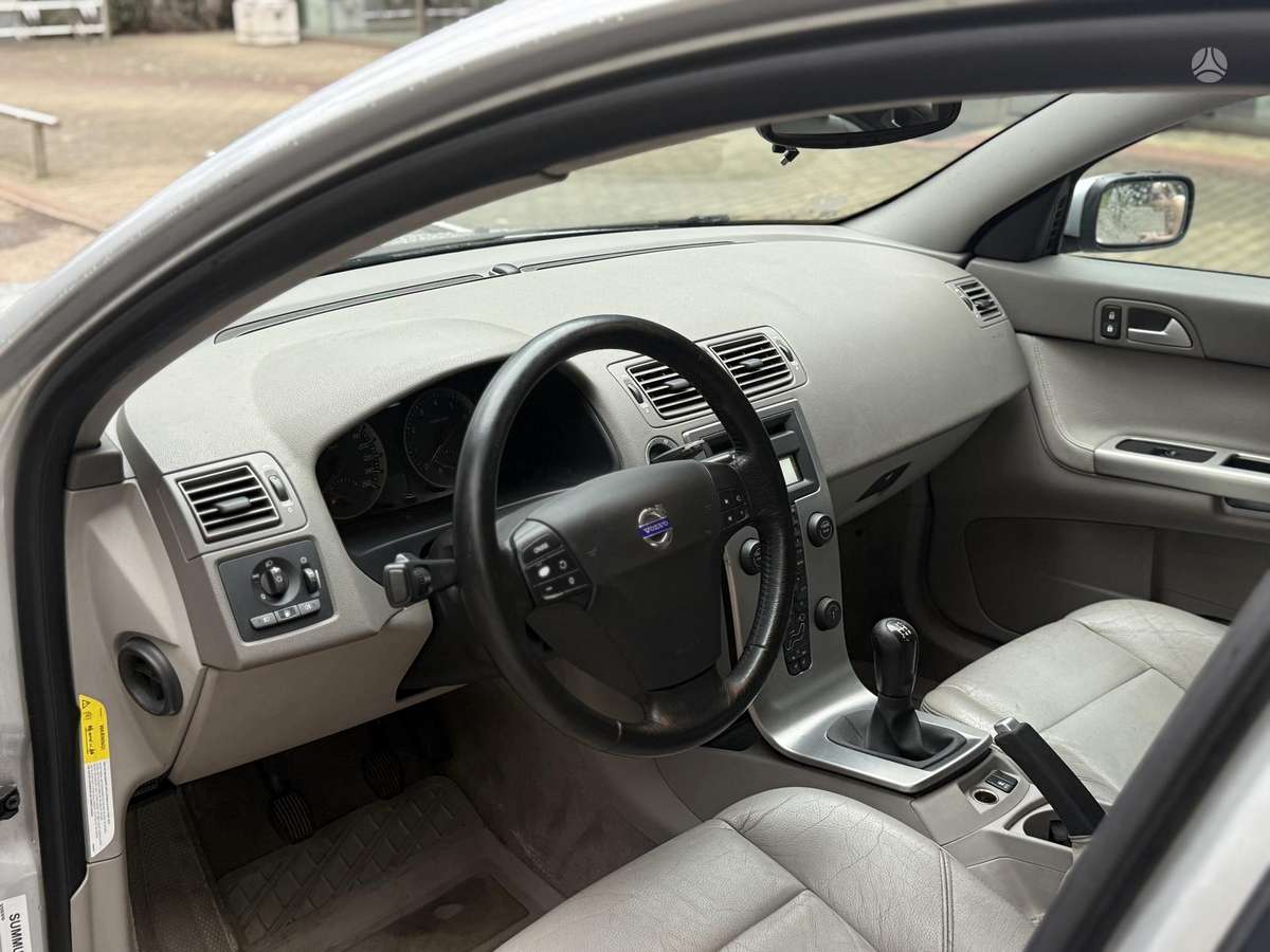 Volvo V50 2009 — photo 18