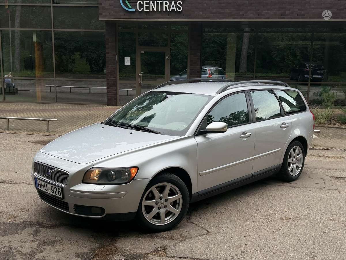 Volvo V50 2009 — rear view