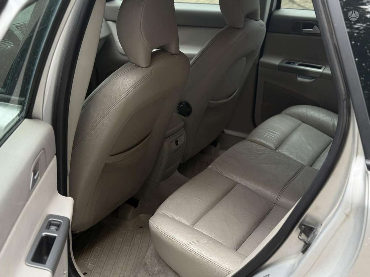 Volvo V50 2009 — photo 24
