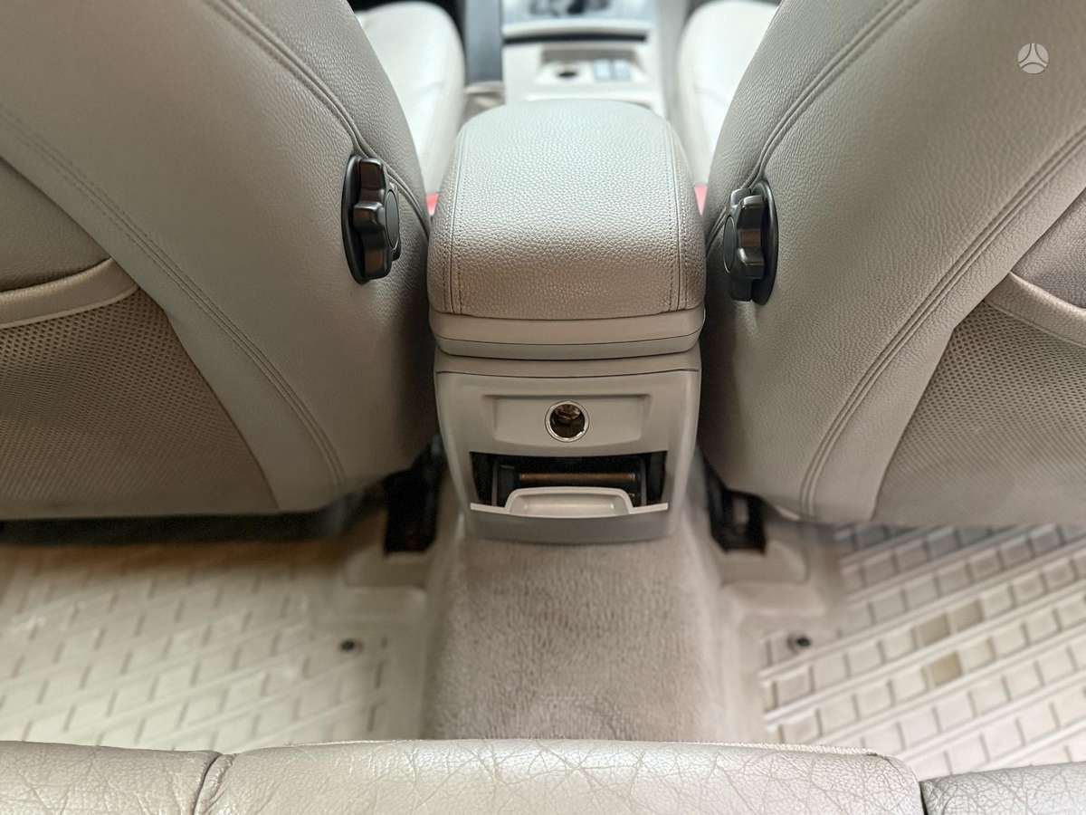 Volvo V50 2009 — photo 28