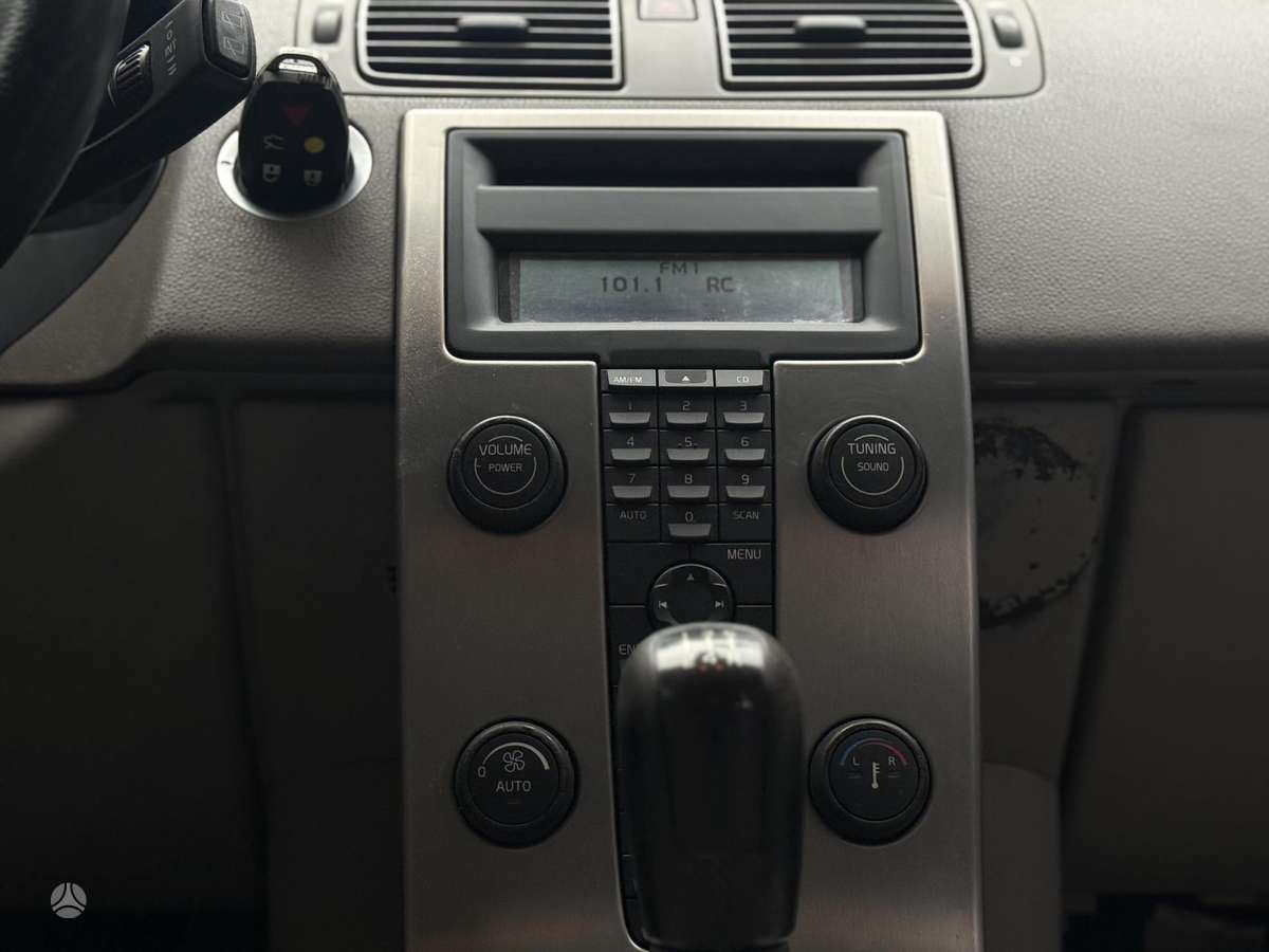 Volvo V50 2009 — photo 29