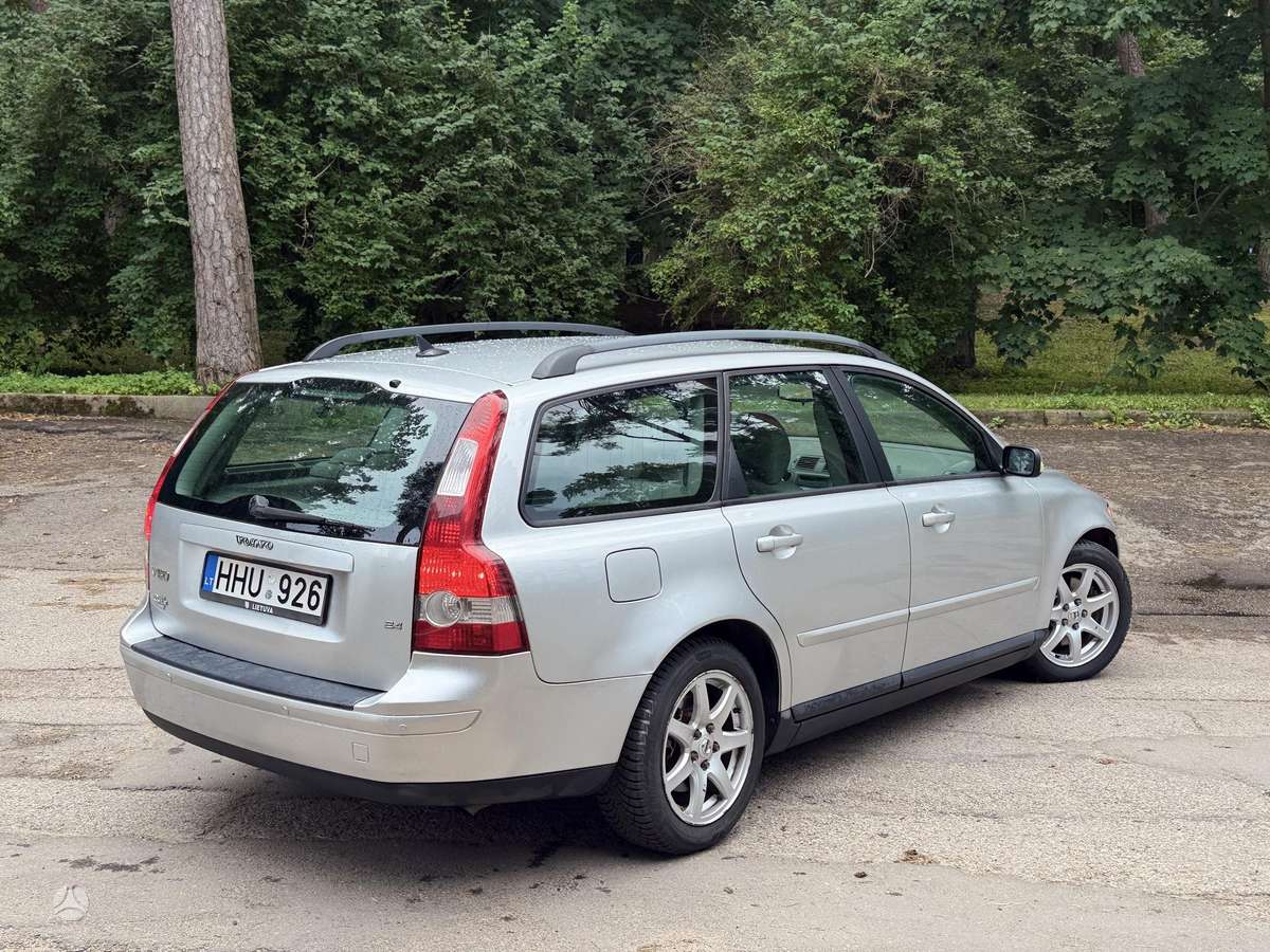 Volvo V50 2009 — interior