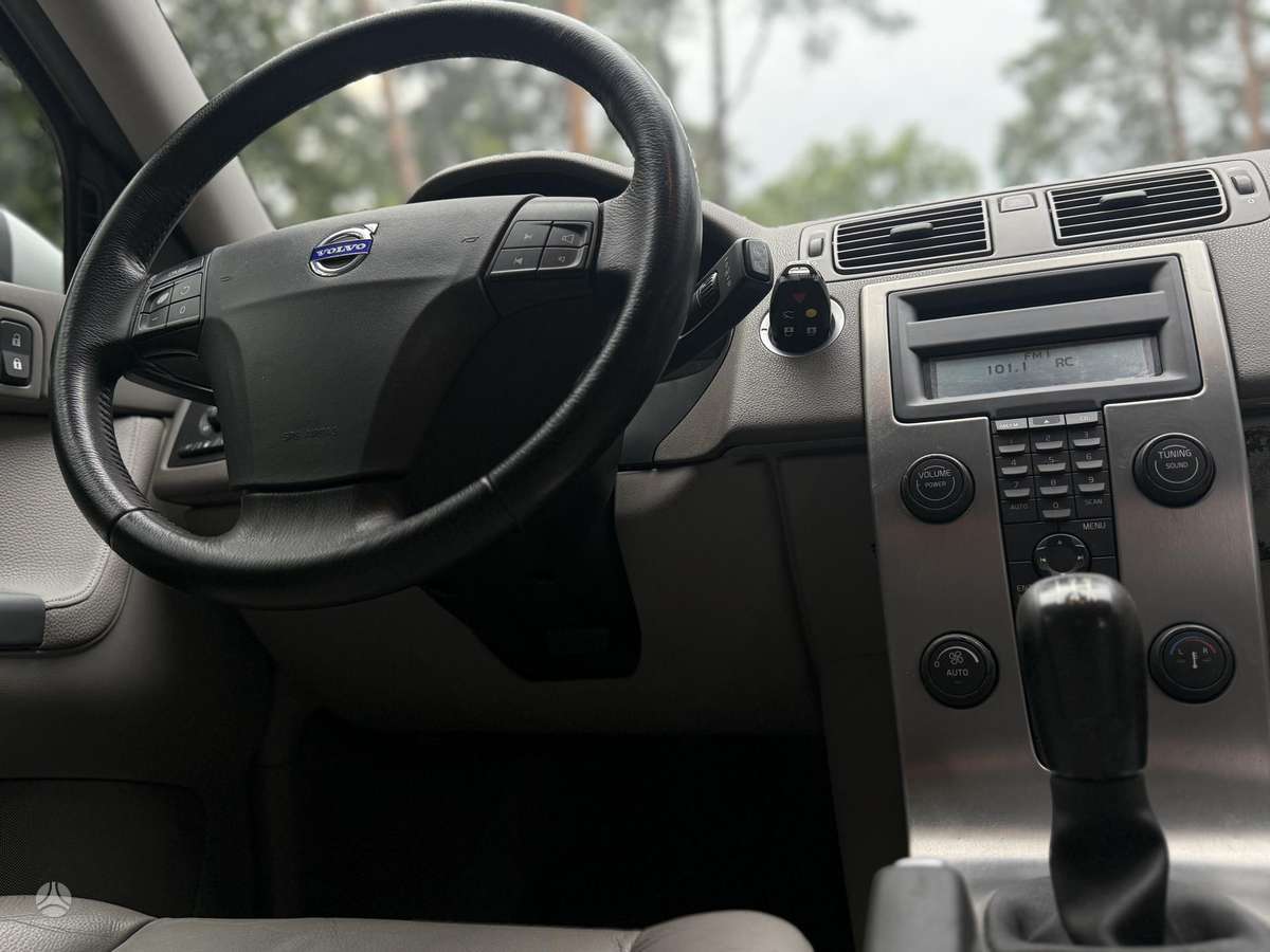 Volvo V50 2009 — photo 31