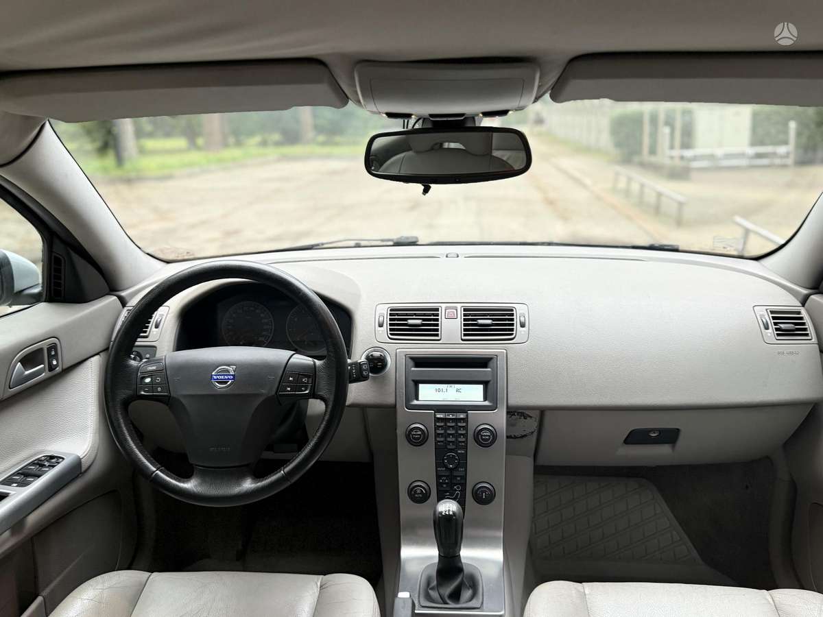 Volvo V50 2009 — photo 32