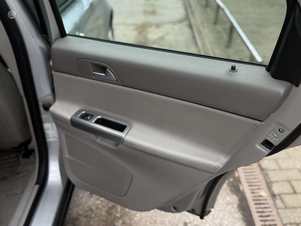 Volvo V50 2009 — photo 34