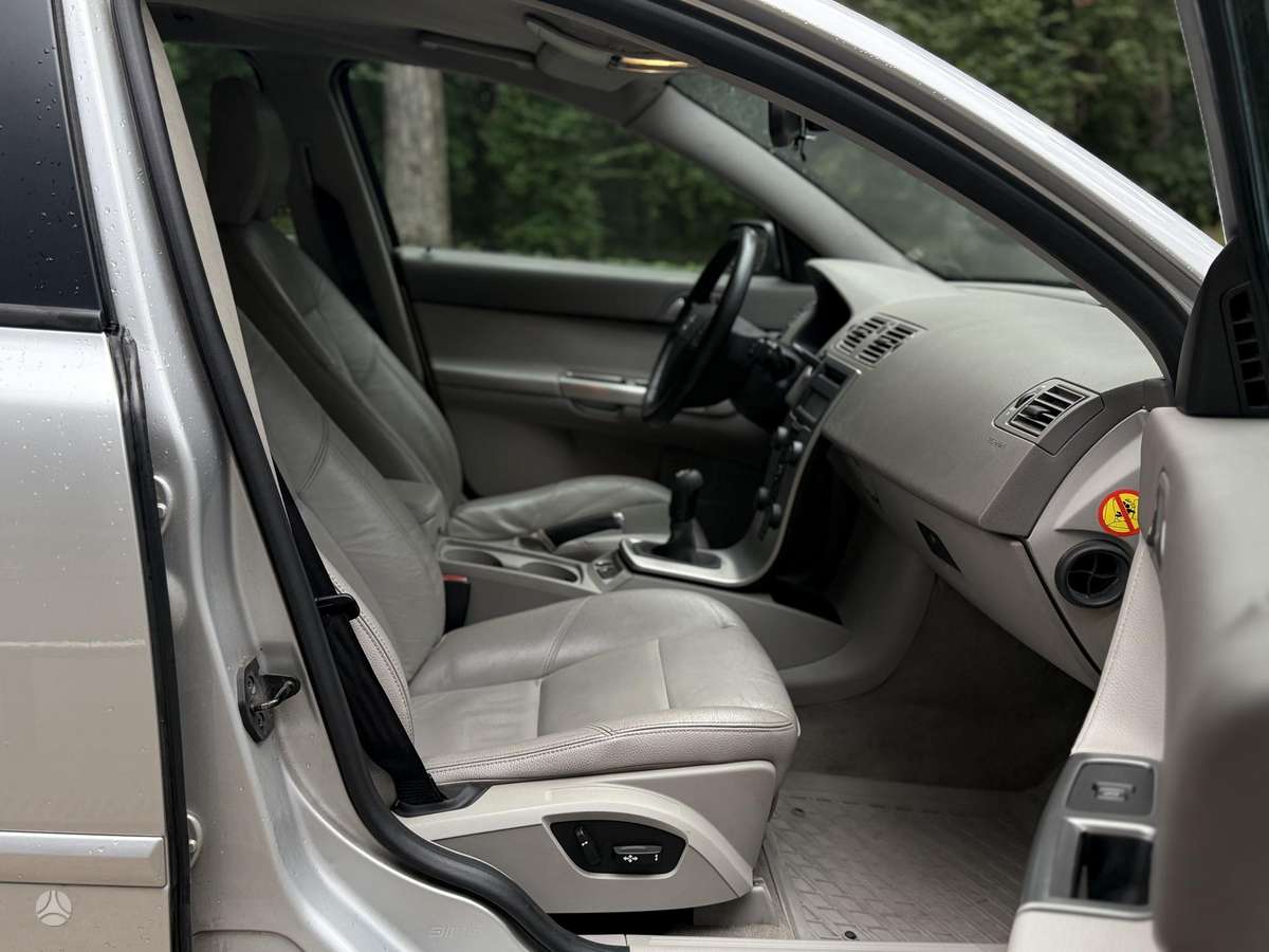 Volvo V50 2009 — photo 35