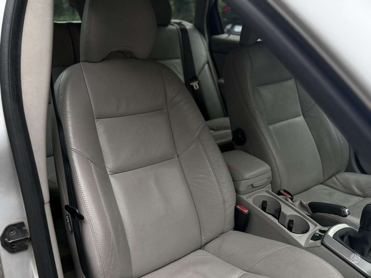 Volvo V50 2009 — photo 36