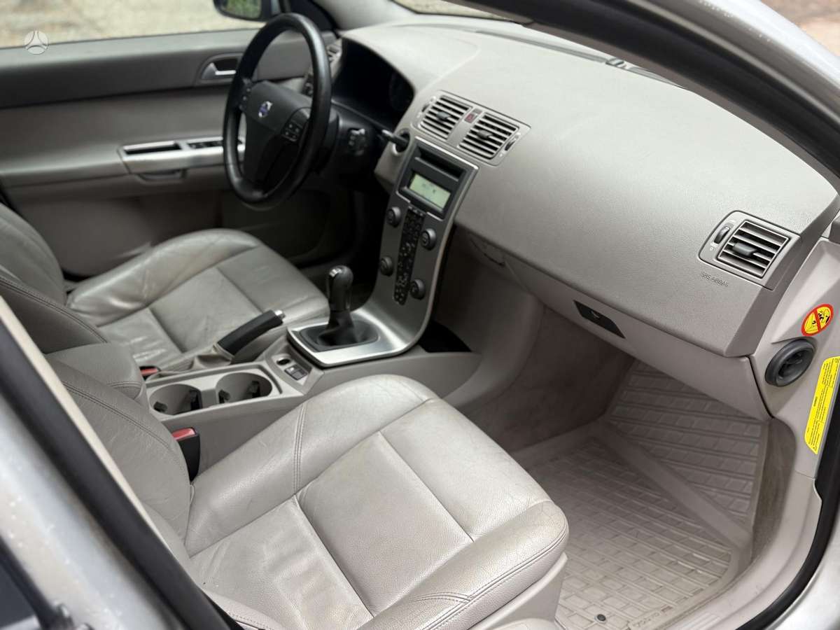 Volvo V50 2009 — photo 37