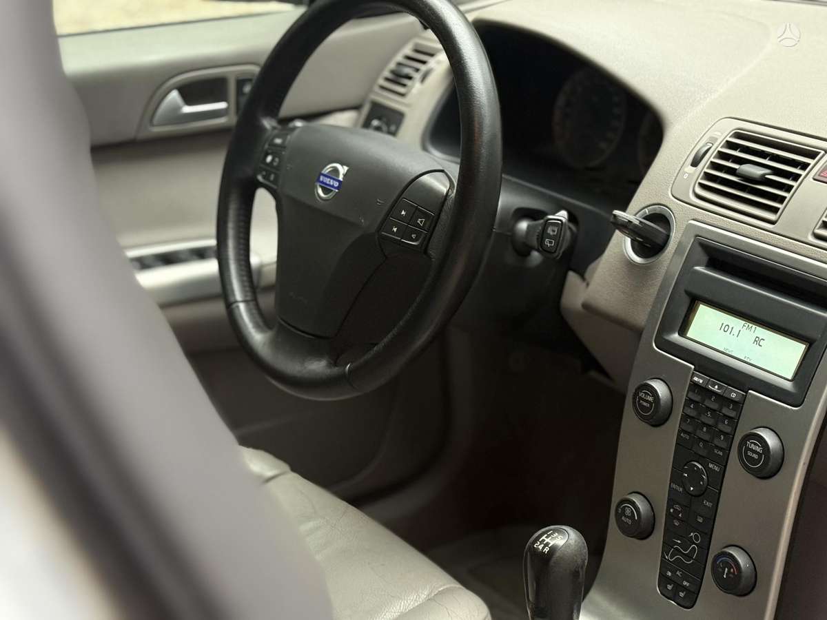 Volvo V50 2009 — photo 38
