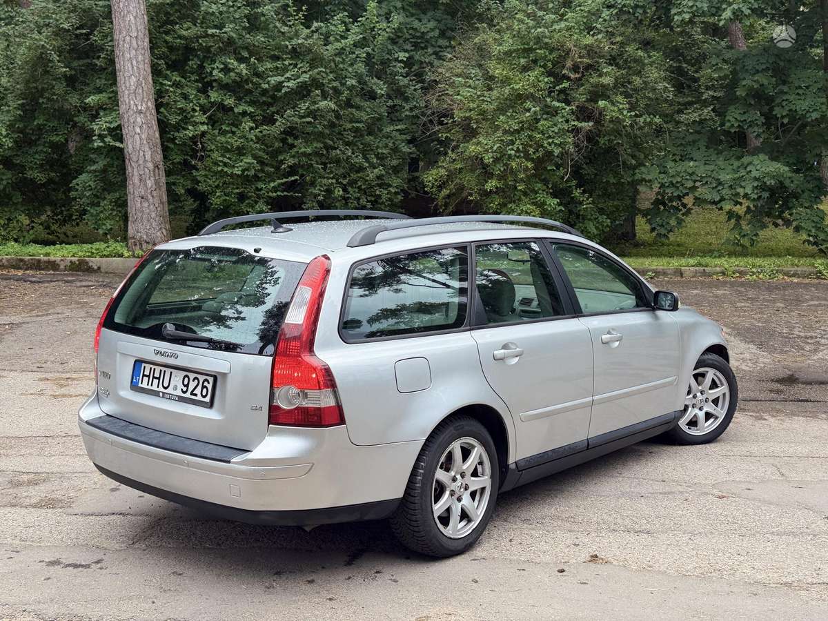 Volvo V50 2009 — engine 2435 cm³, 140 HP (103kW)