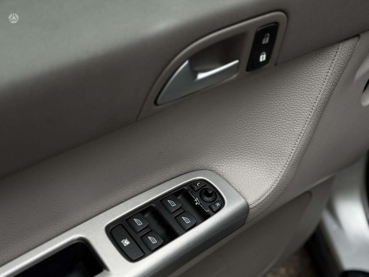 Volvo V50 2009 — photo 41