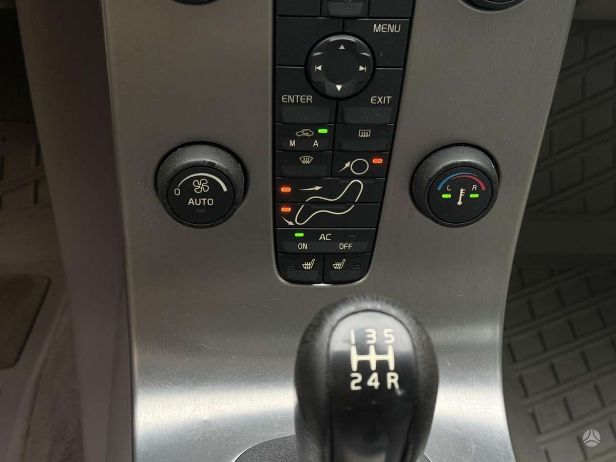 Volvo V50 2009 — photo 46