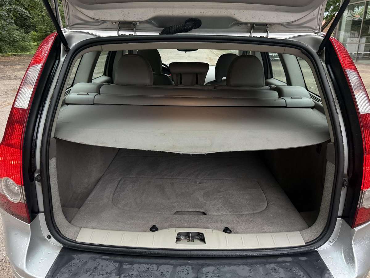 Volvo V50 2009 — photo 48