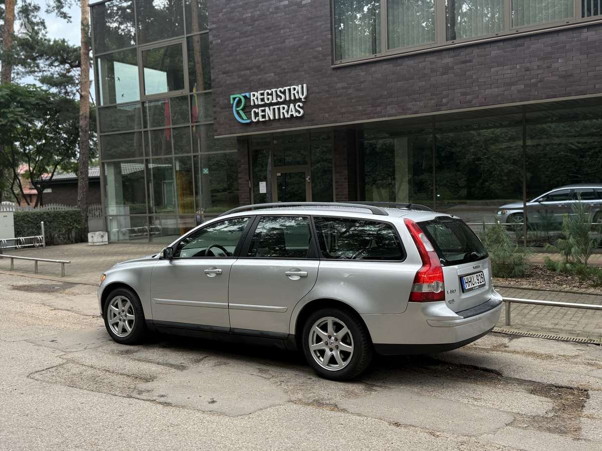 Volvo V50 2009 — photo 7