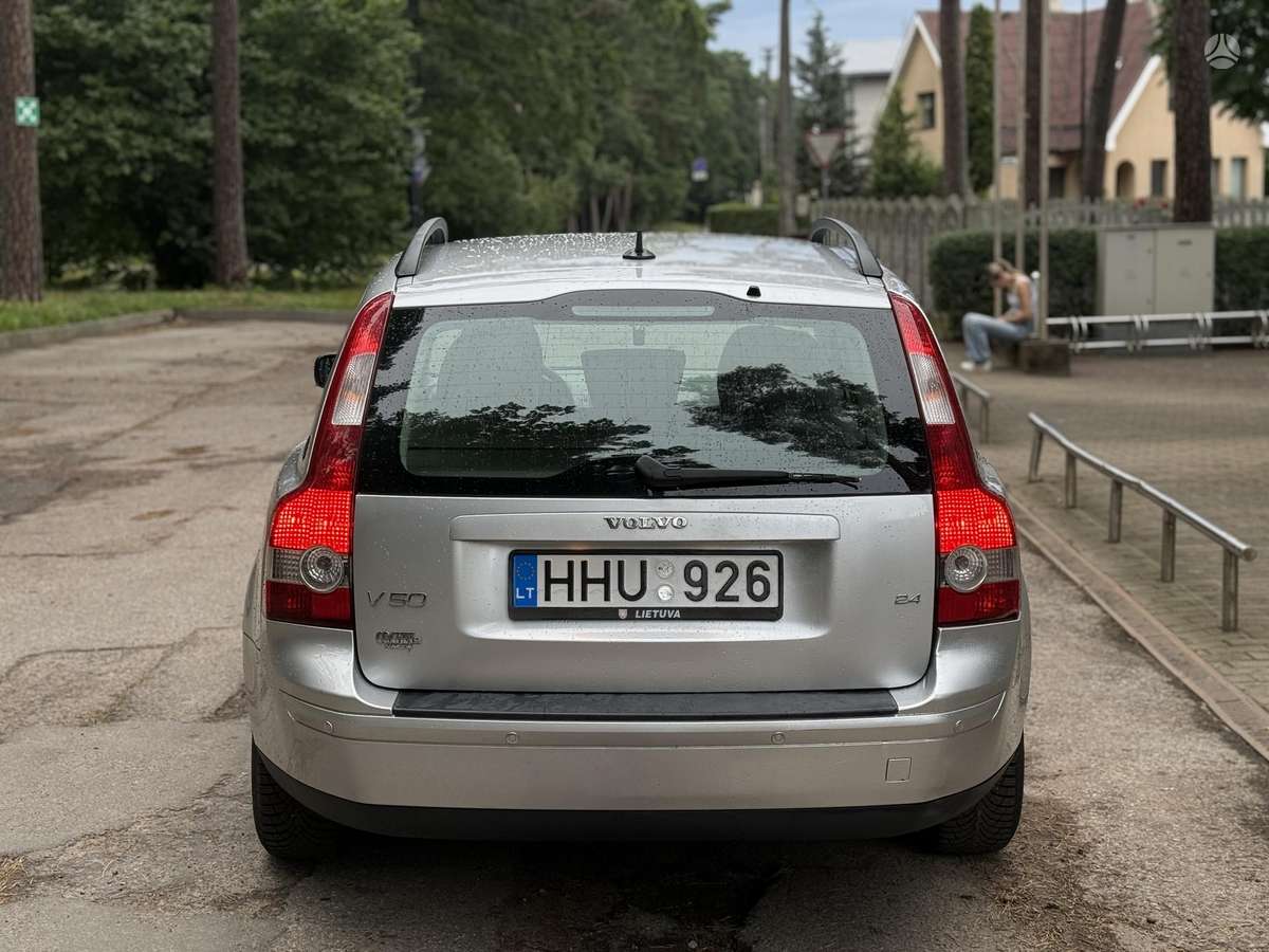 Volvo V50 2009 — photo 8