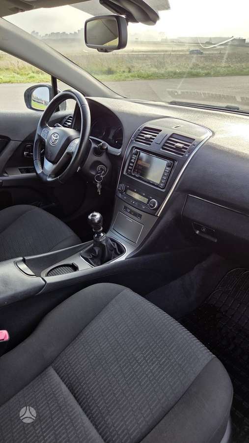Toyota Avensis 2009 — photo 16