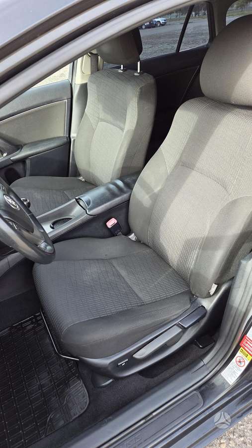 Toyota Avensis 2009 — photo 17