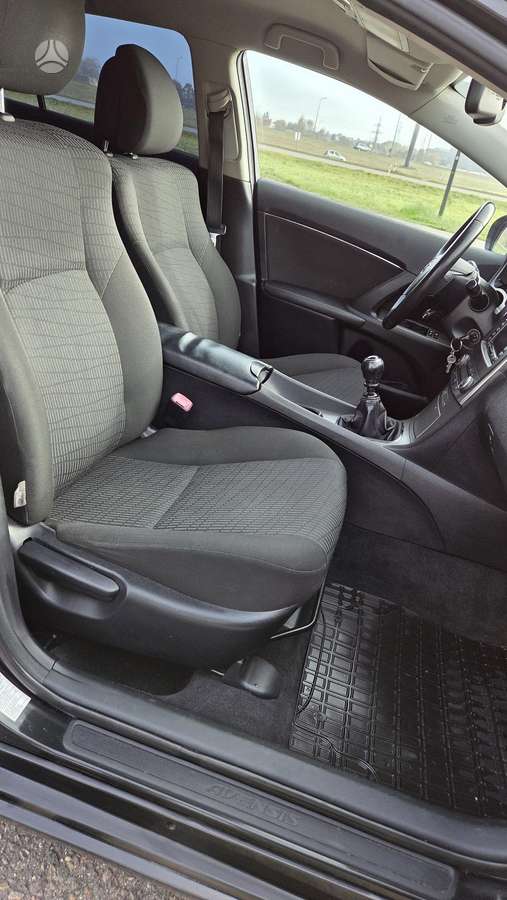 Toyota Avensis 2009 — photo 18
