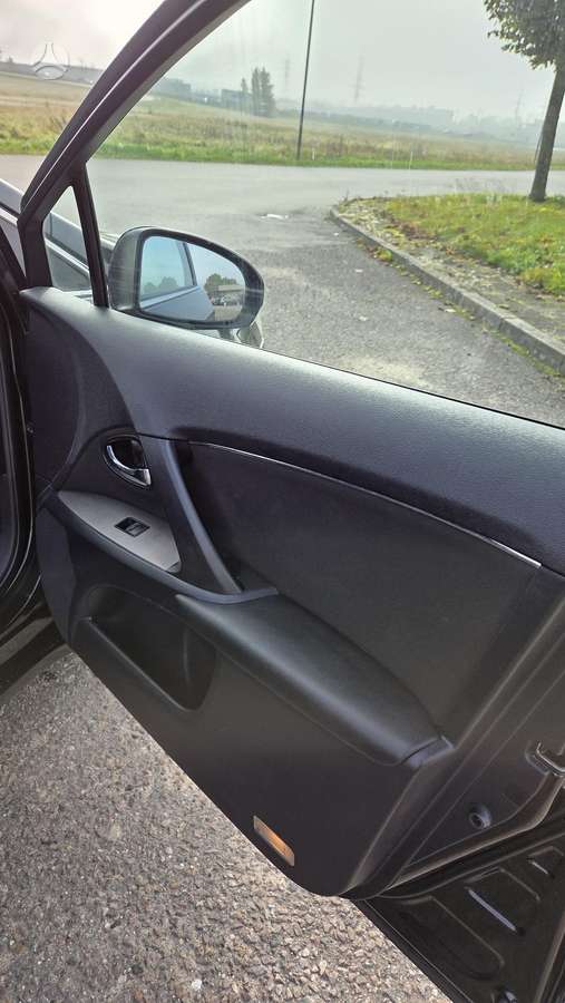 Toyota Avensis 2009 — photo 19