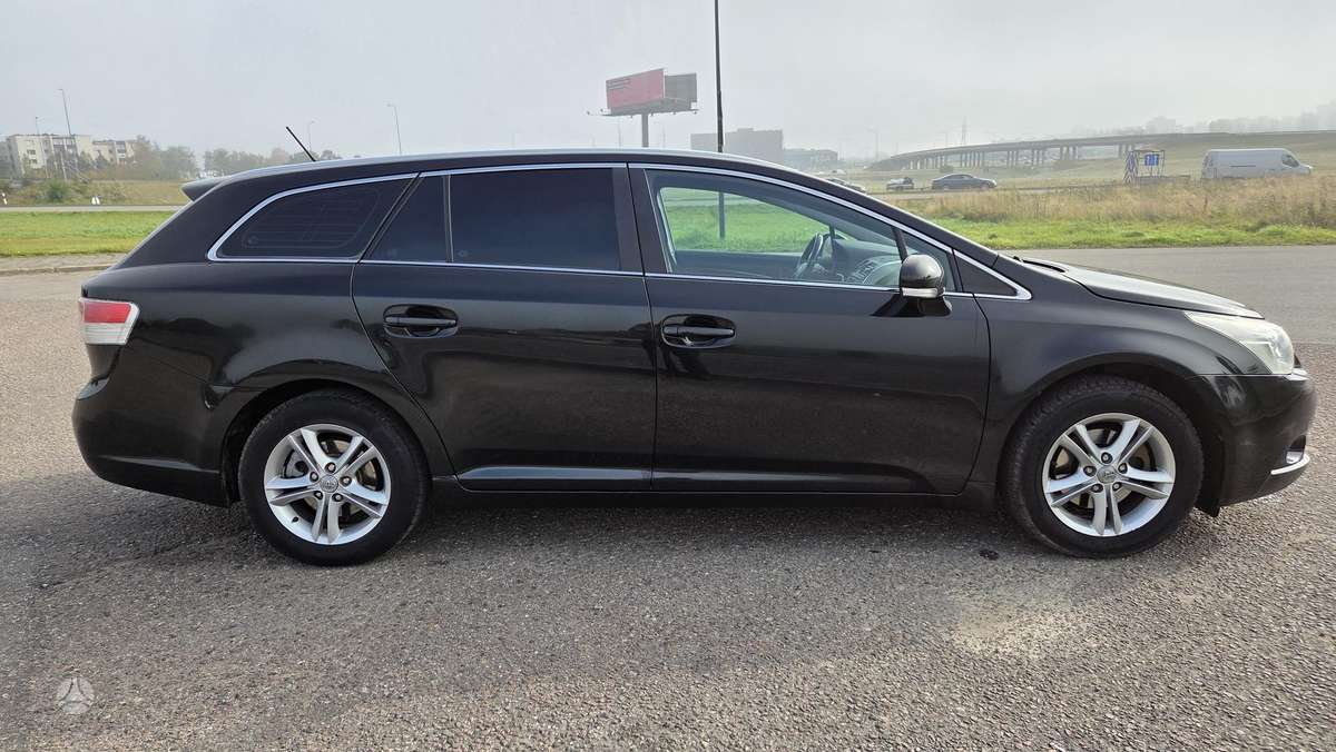 Toyota Avensis 2009 — engine 1798 cm³, 147 HP (108kW)