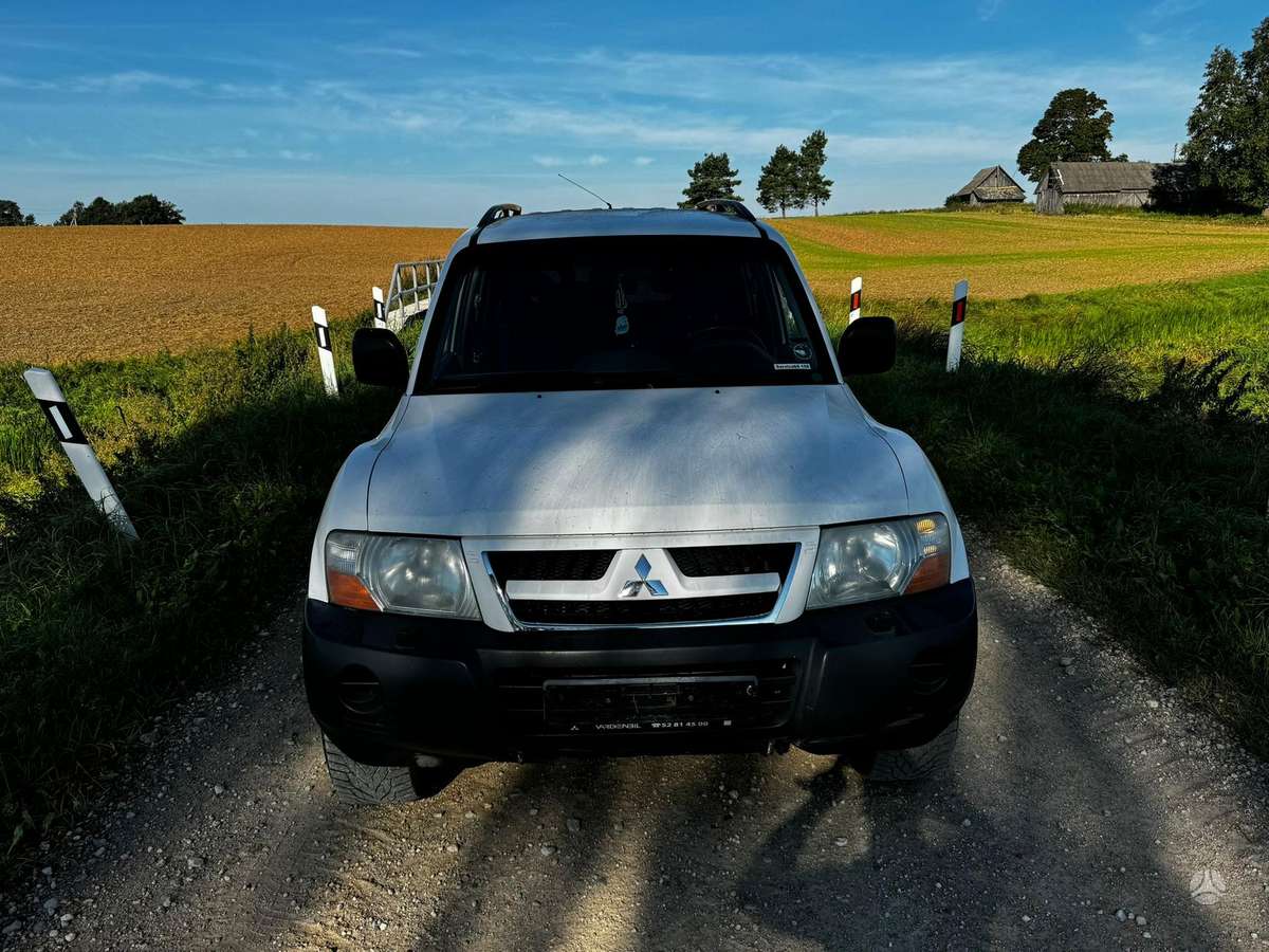 Mitsubishi Pajero 2006 — rear view