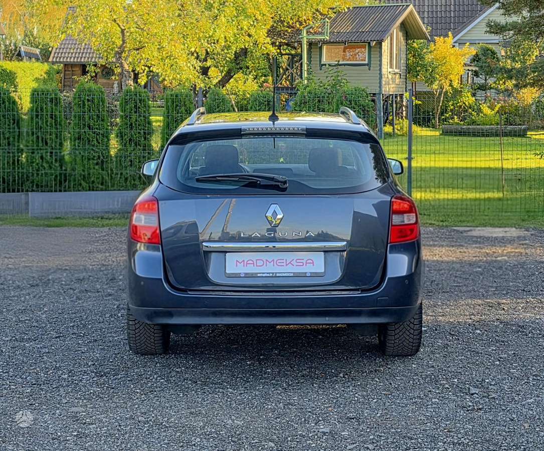 Renault Laguna 2010 — photo 10