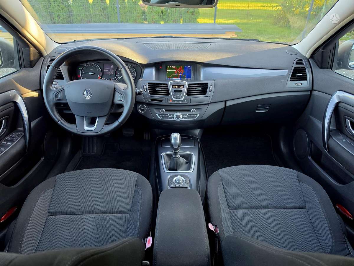 Renault Laguna 2010 — photo 12