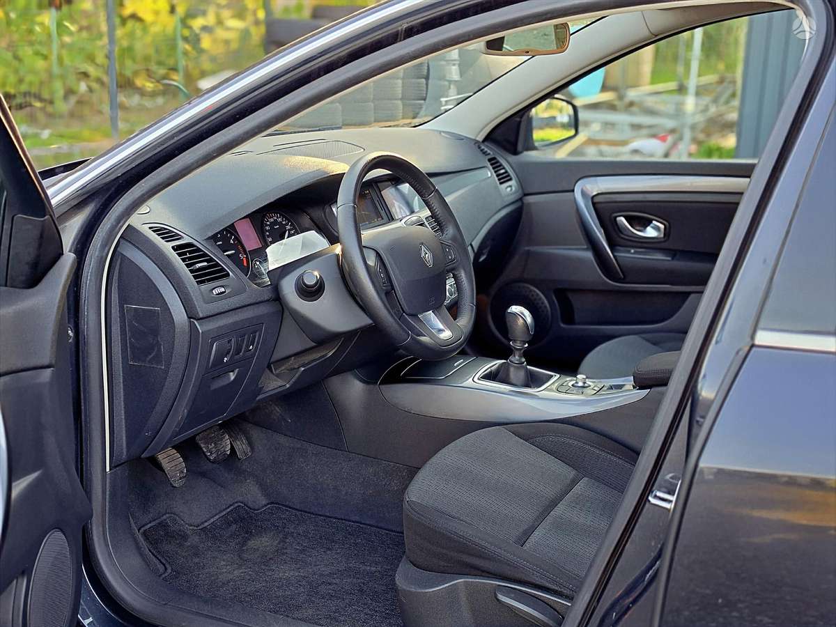Renault Laguna 2010 — photo 13