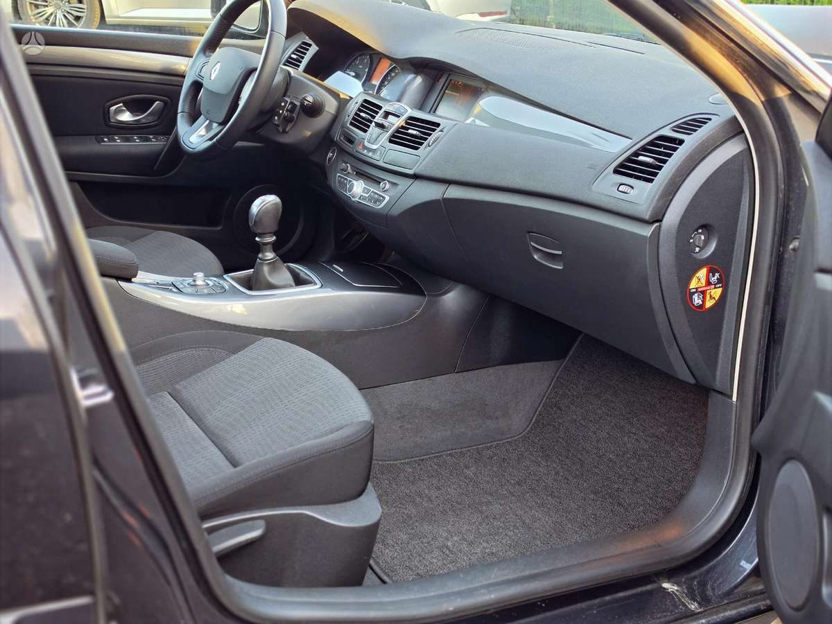 Renault Laguna 2010 — photo 15