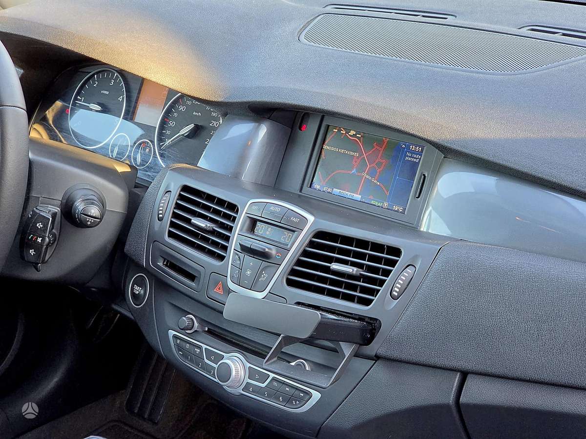 Renault Laguna 2010 — photo 19