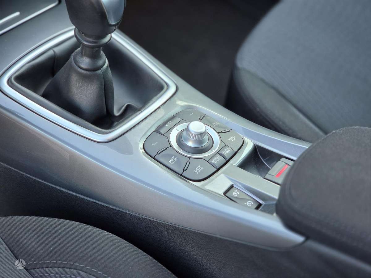 Renault Laguna 2010 — photo 20