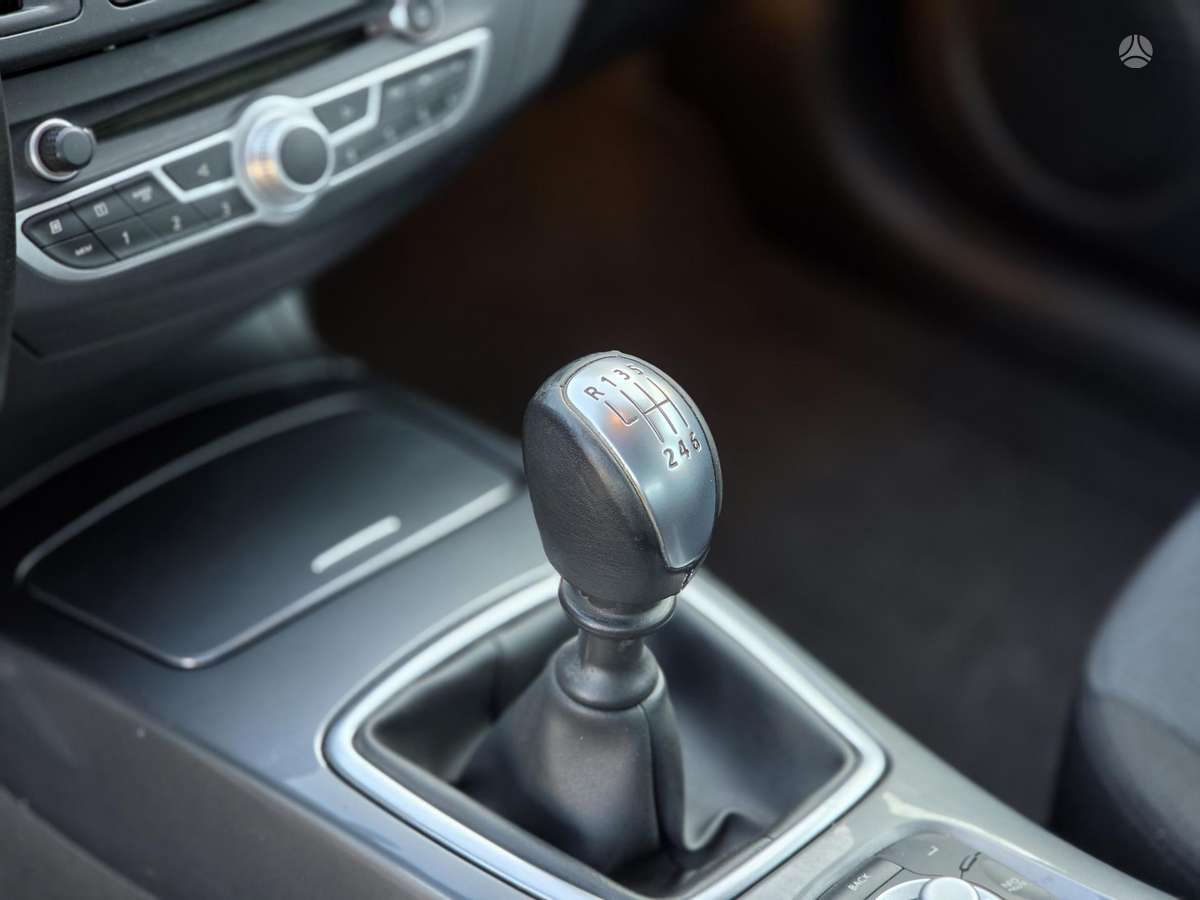 Renault Laguna 2010 — photo 21