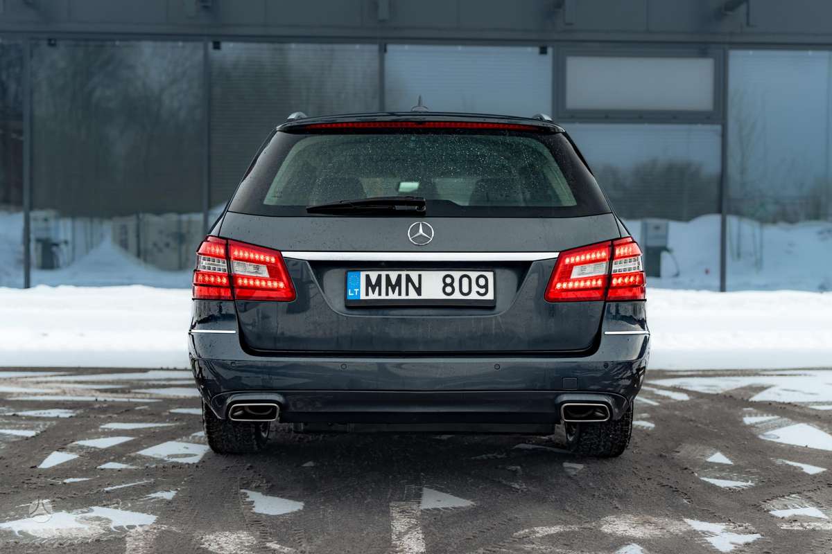 Mercedes-Benz E250 2011 — photo 11