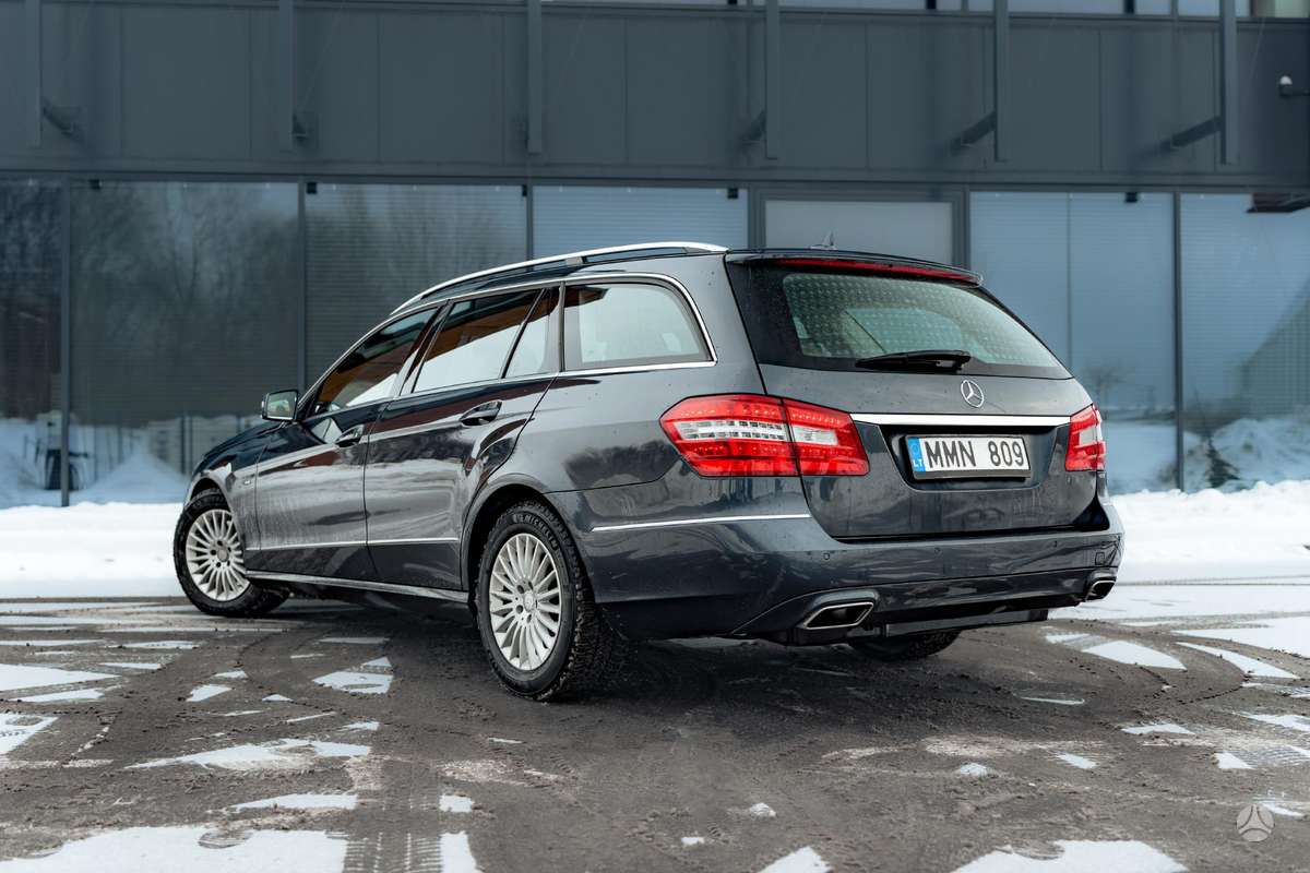 Mercedes-Benz E250 2011 — photo 14