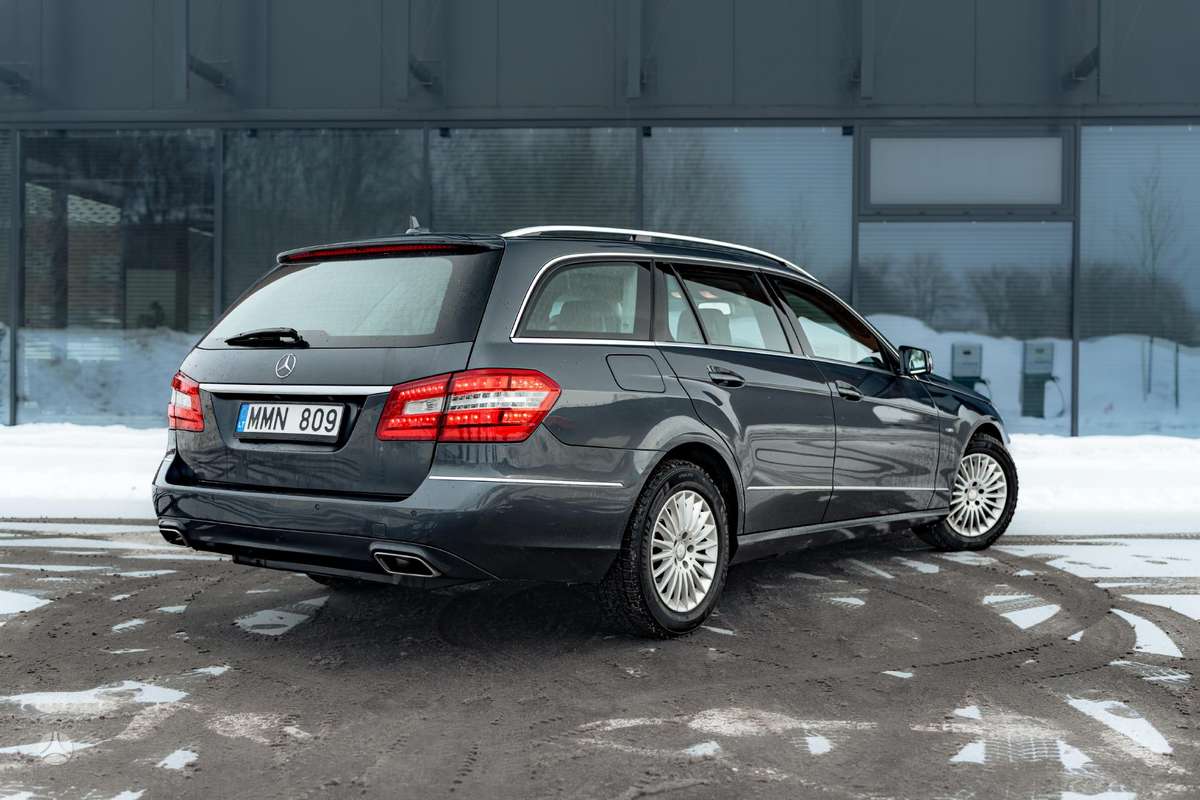 Mercedes-Benz E250 2011 — photo 15