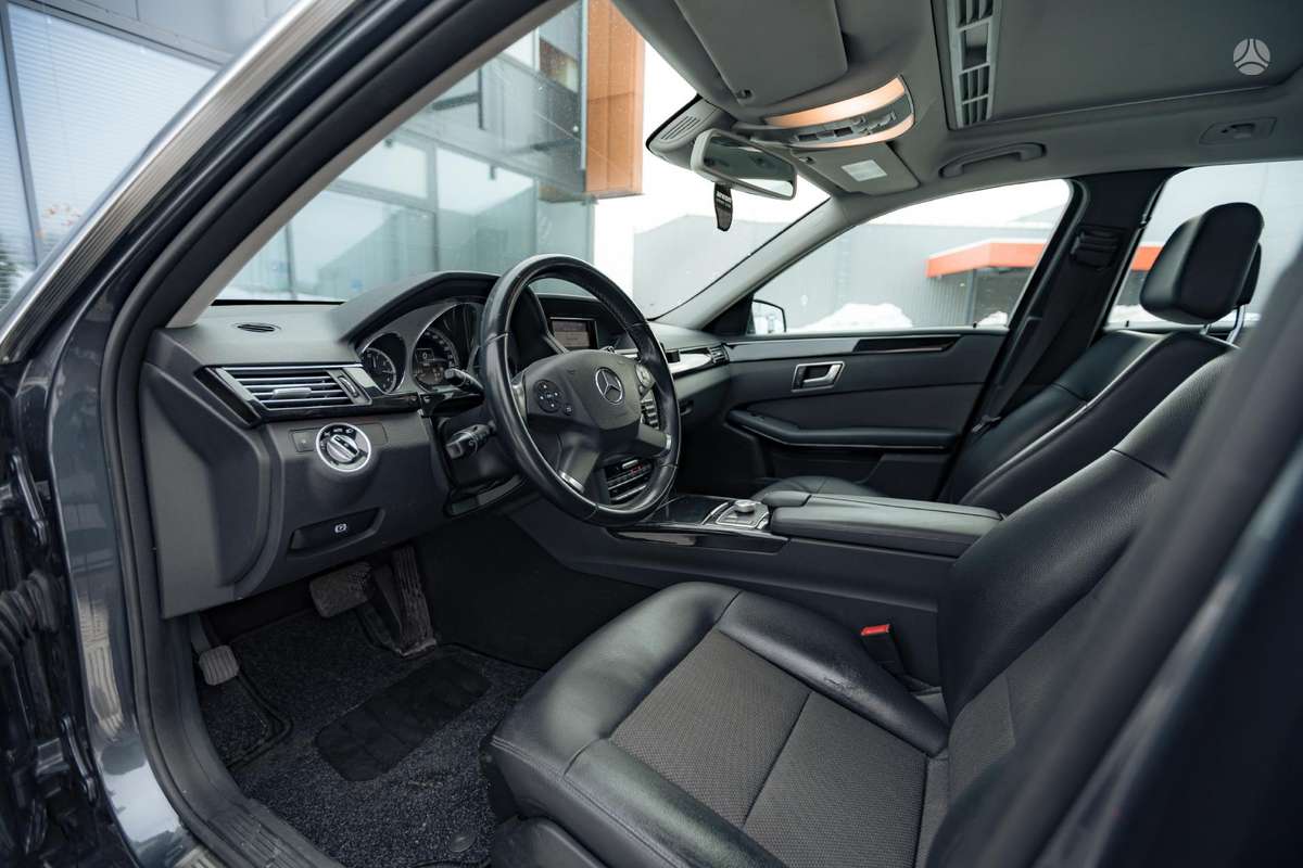 Mercedes-Benz E250 2011 — photo 21