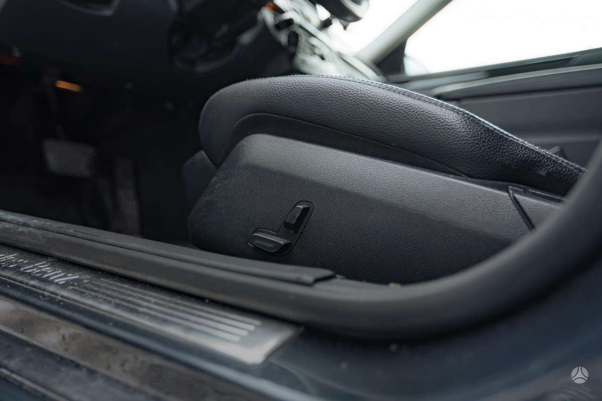 Mercedes-Benz E250 2011 — photo 24