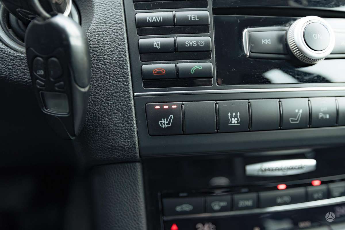 Mercedes-Benz E250 2011 — photo 27