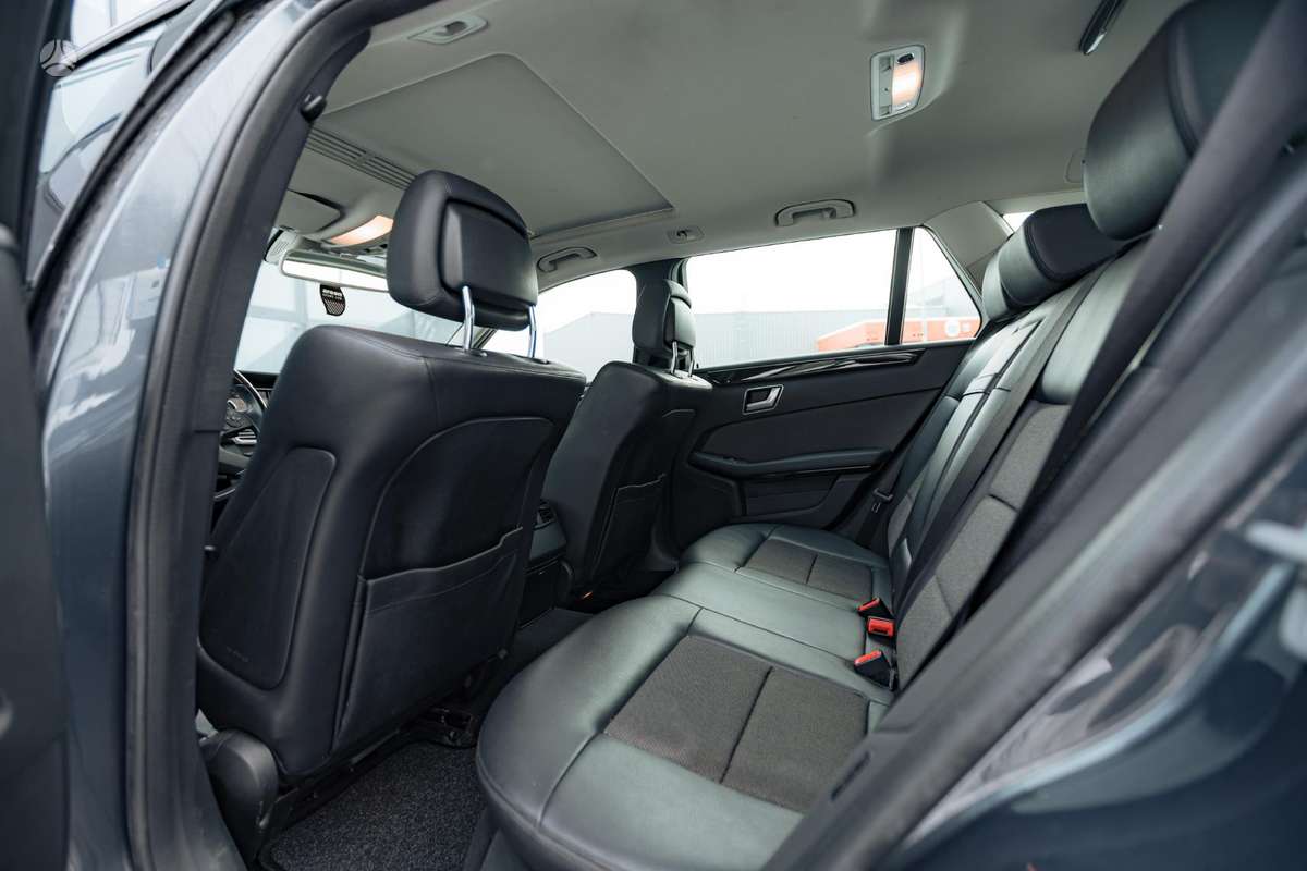 Mercedes-Benz E250 2011 — photo 29