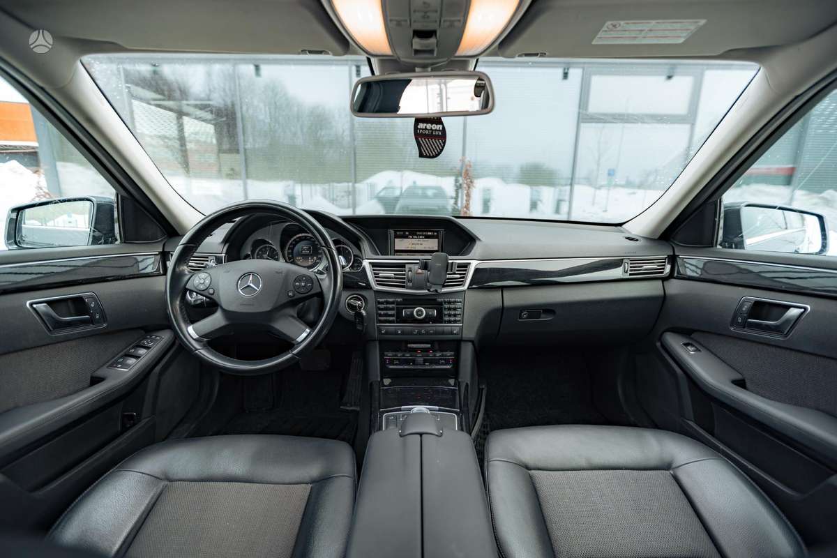 Mercedes-Benz E250 2011 — photo 30