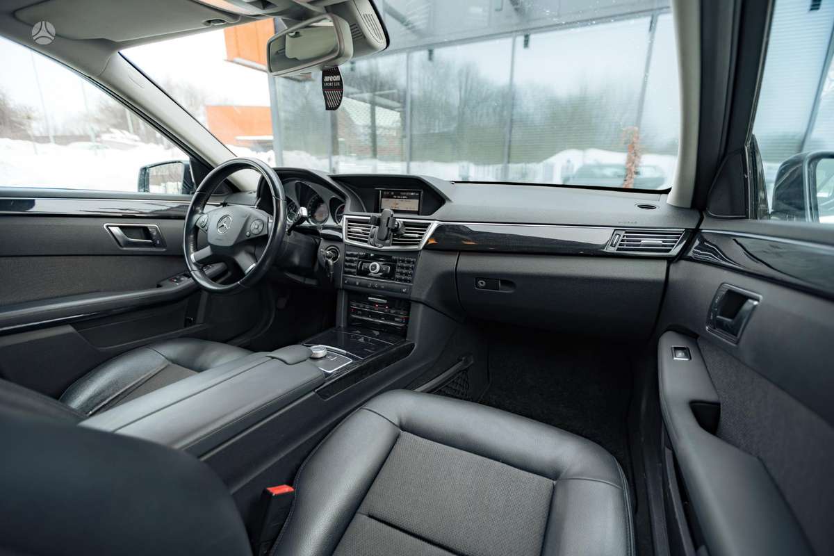 Mercedes-Benz E250 2011 — photo 31