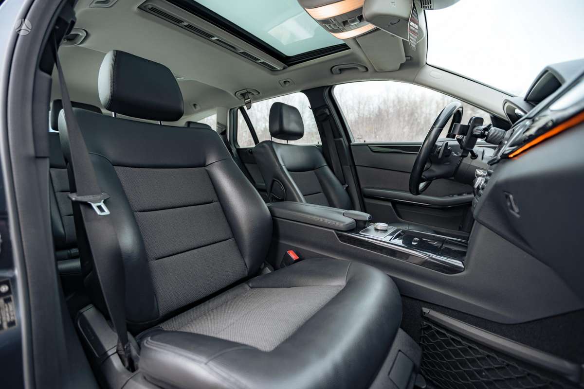 Mercedes-Benz E250 2011 — photo 33
