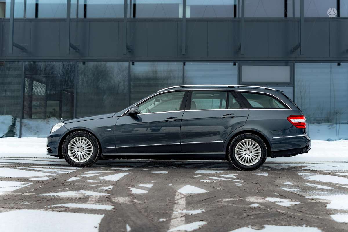 Mercedes-Benz E250 2011 — photo 9