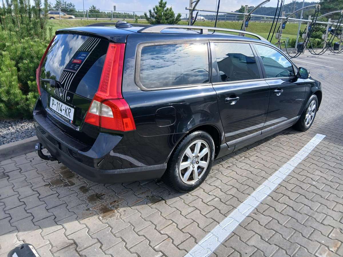 Volvo V70 2009 — interior
