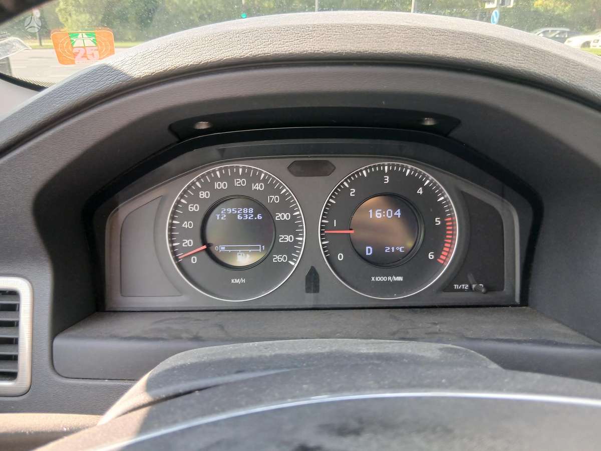 Volvo V70 2009 — photo 7
