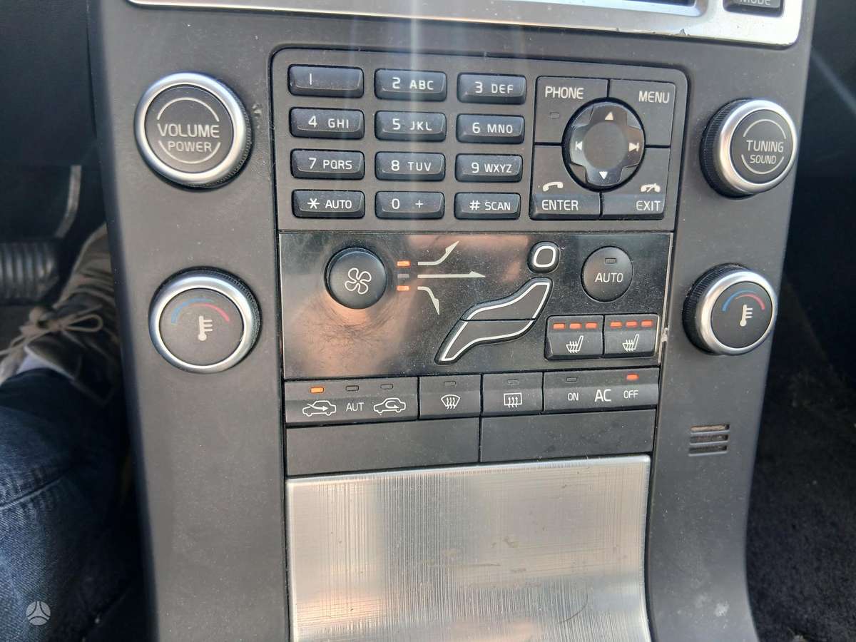 Volvo V70 2009 — photo 8
