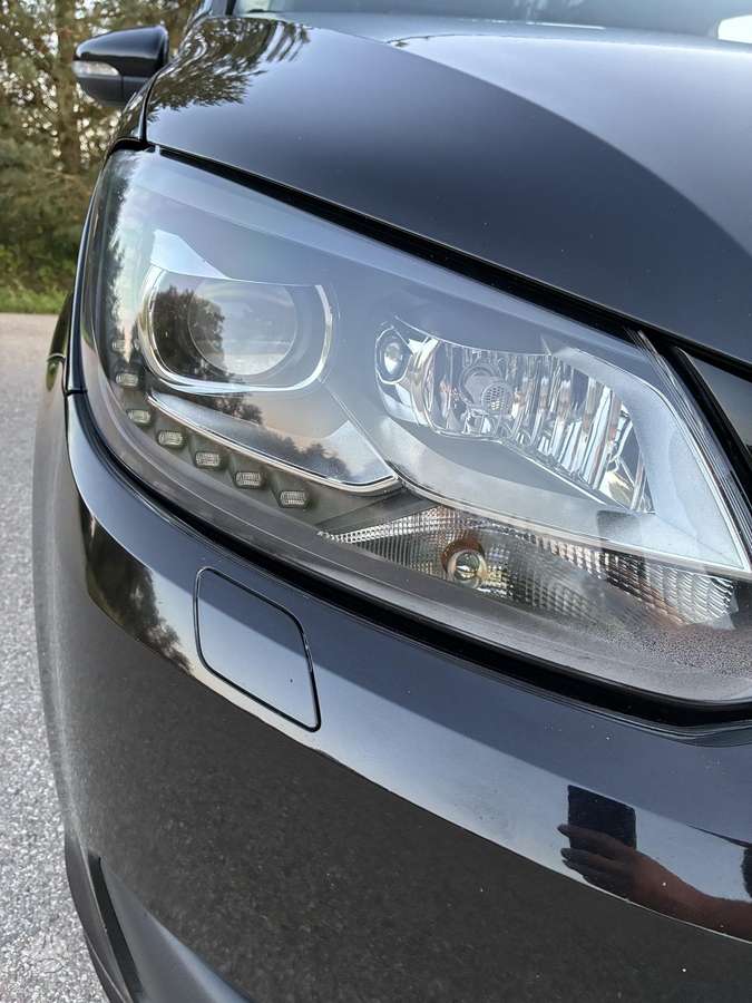 Volkswagen Touran 2011 — photo 12