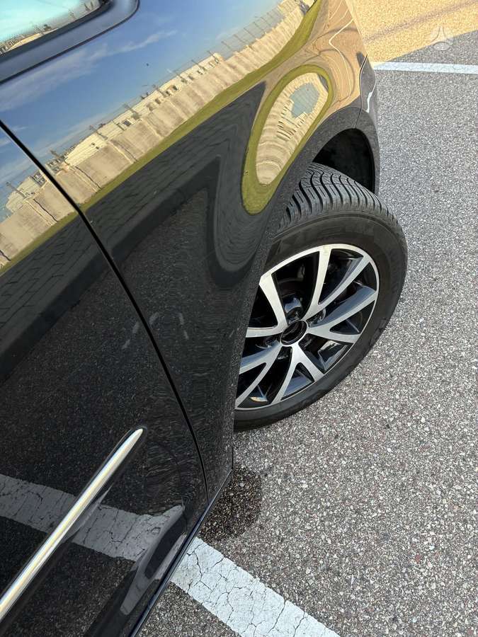 Volkswagen Touran 2011 — photo 13