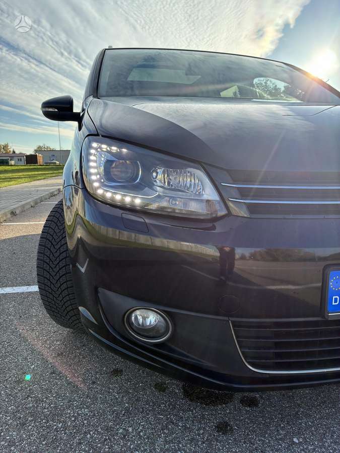 Volkswagen Touran 2011 — photo 14
