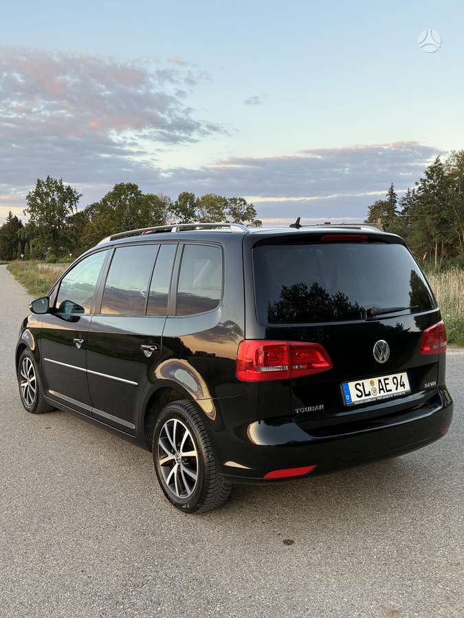 Volkswagen Touran 2011 — photo 14